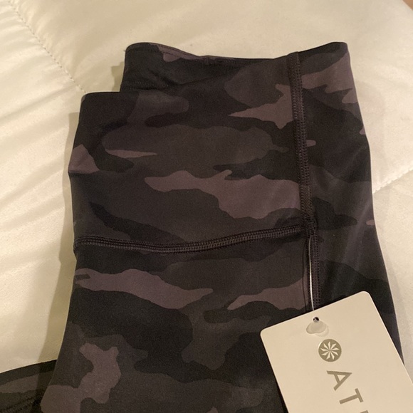 ATHLETA Ultimate Stash Pocket Camo 7/8 Tight NEW FREE SHIPPING!! - Picture 10 of 10